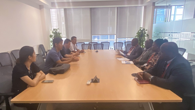 贊比亞共和國總統(tǒng)辦公廳副秘書長Siazongo D Siakelenge一行到訪中機(jī)國際